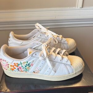 Adidas Superstar Women's White Sneakers Floral Leather size 7.5 White Pink Green